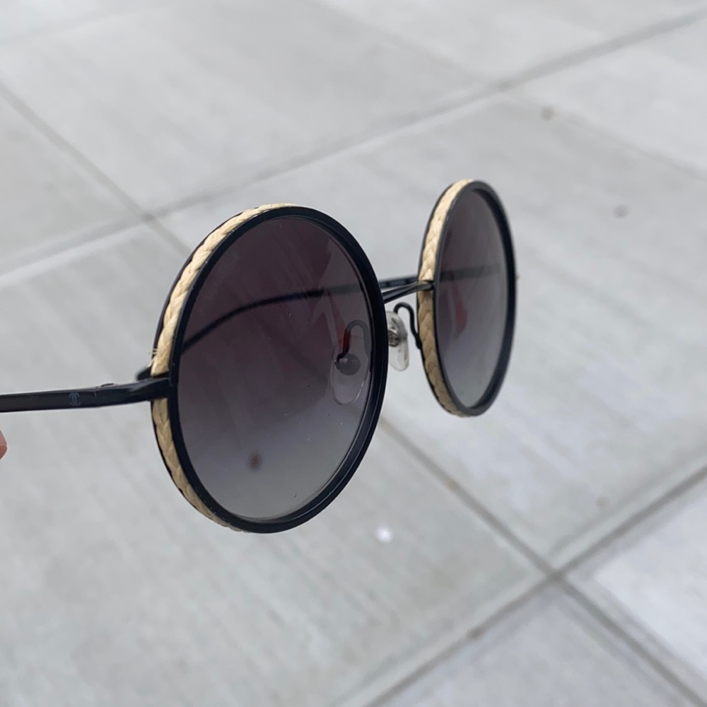 Used Chanel Raffia round sunglasses in fair condition. Defects shown in photos